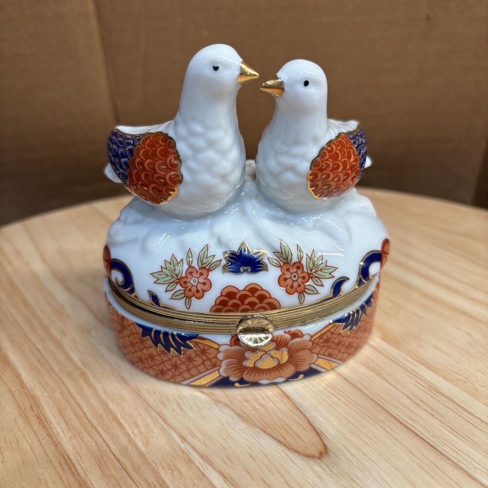 VTG Andrea by Sadek Imari Dove Love Birds Porcelain/hinged Trinket Box